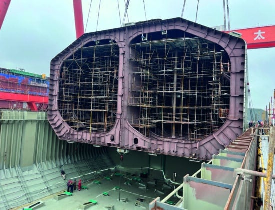 Installation of cargo tanks